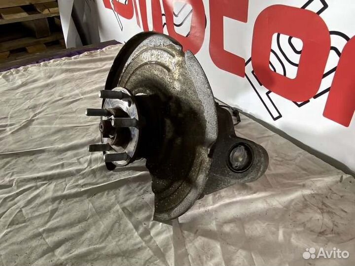 Цапфа задняя правая Land Rover Range Rover Evoque