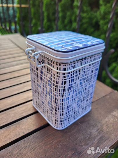 Жестяная баночка