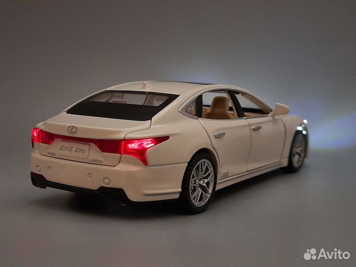 Коллекционные модели, металл машинка Lexus LS 500h