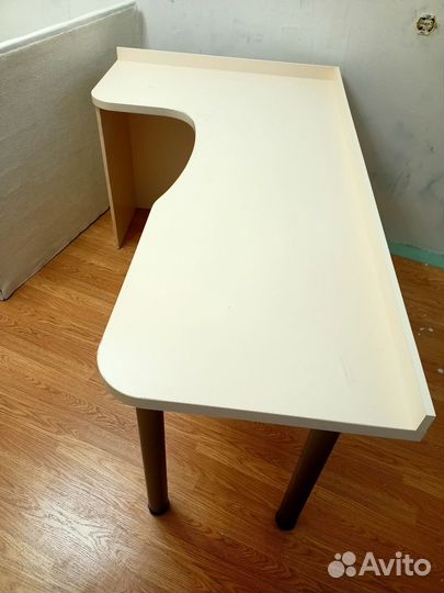 Угловой письменный стол