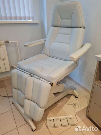 Педикюрное кресло с электроприводом Lemi