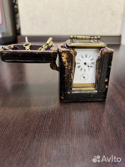 Каретные редкие часы с будильником.19 век.7.5 см