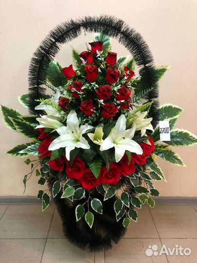 Корзины ритуальные, поляны, венки, букеты