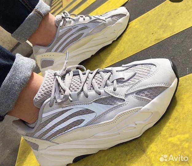 Кроссовки Adidas Yeezy Boost 700 V2 static