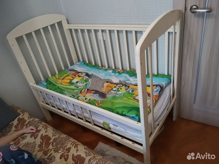 Детская кровать с матрасом