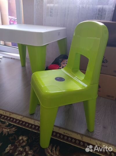 Детский стол и стульчик