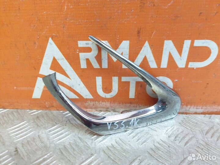 Накладка решетки в бампер передняя правая Toyota