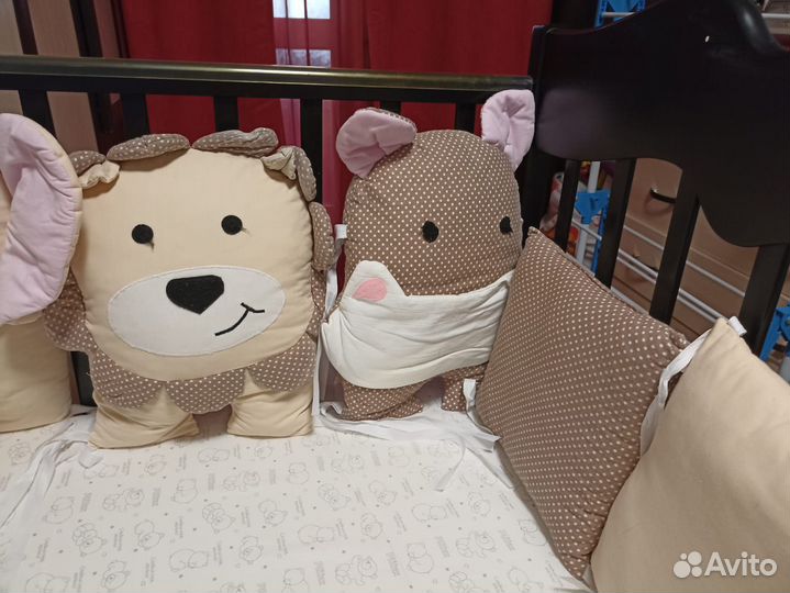 Детская кроватка с маятником и ящиком