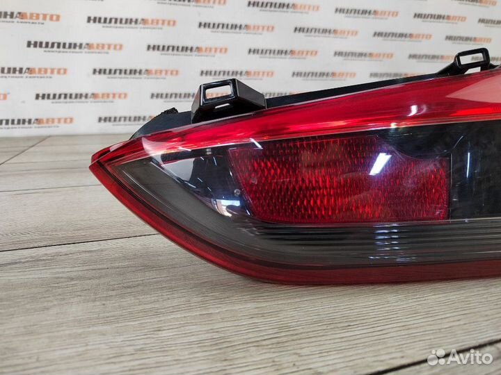 Фонарь в крышку багажника задний правый Mazda 6 Gj