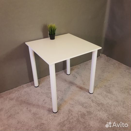 Письменный стол 70*70 см. Белые ножки