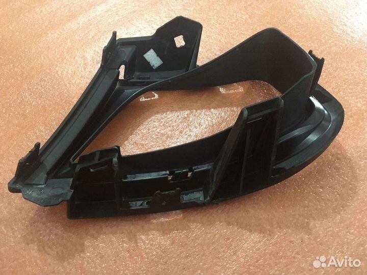 Renault Duster. Рамка задней правой птф 2014+