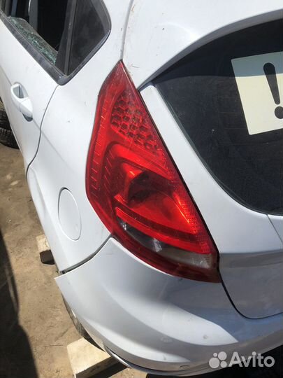 Задние фонари Ford Fiesta 6
