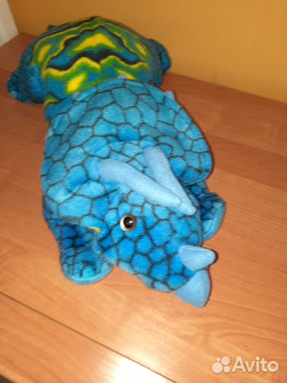 Большой динозавр