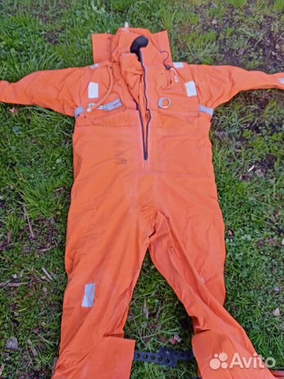 Спасательный костюм