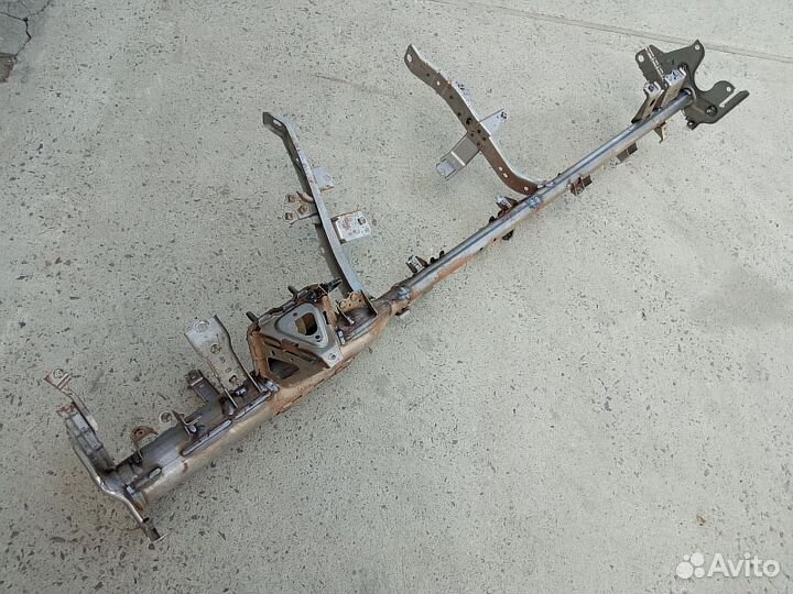 Крепление торпедо Lexus LX570