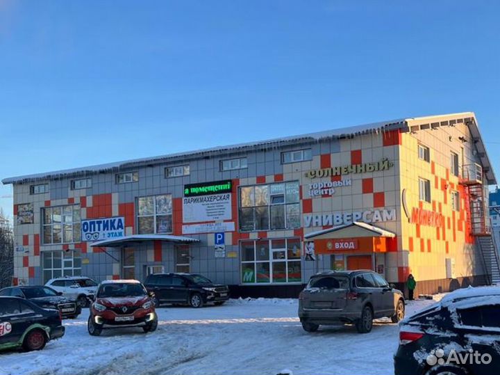 Торговый центр с арендаторами в жилом массиве