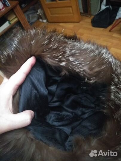 Шапка из чернобурки женская и из лесы мужская б/у