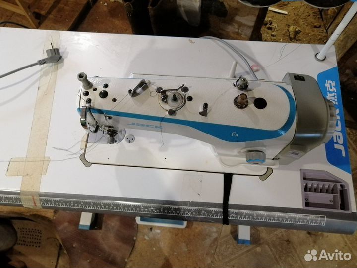 Швейная машинка Jack F4