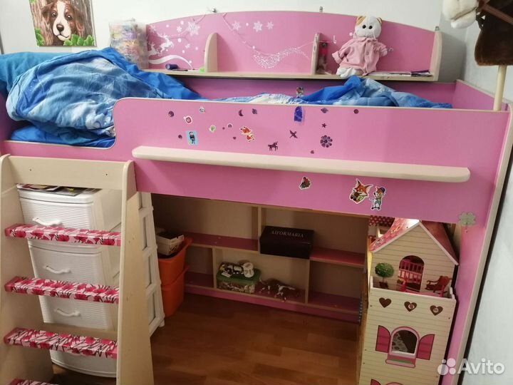 Кровать-чердак + комплект мебели