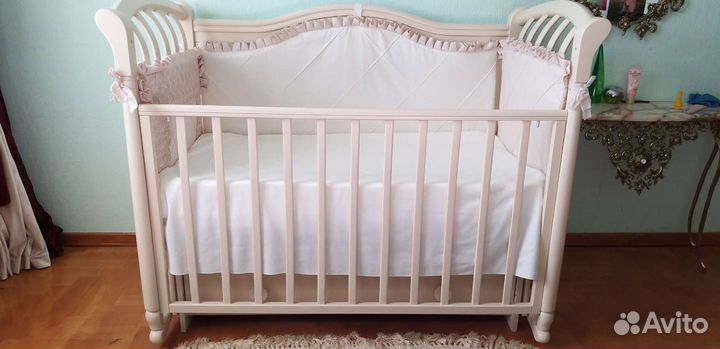 Детская кроватка с поперечным маятником