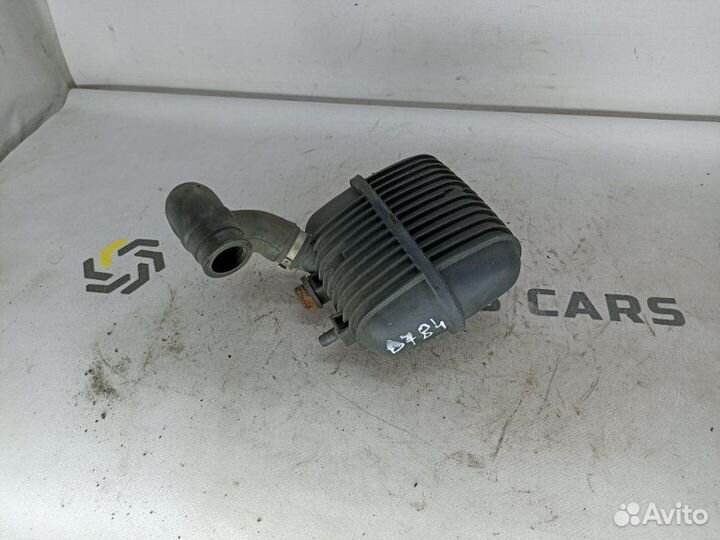 Резонатор воздушного фильтра Audi A6 C6 BRE 2.0