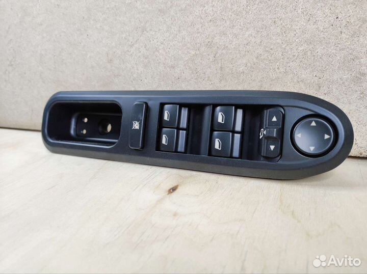 Кнопки стеклоподъемников Пежо 407