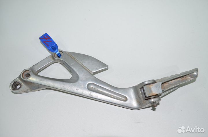 Крепление подножек левое Yamaha FZX250 zeal