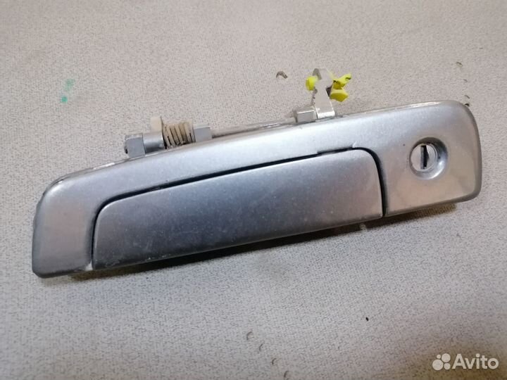 Ручка двери перед.левый Mitsubishi Lancer 8 1997