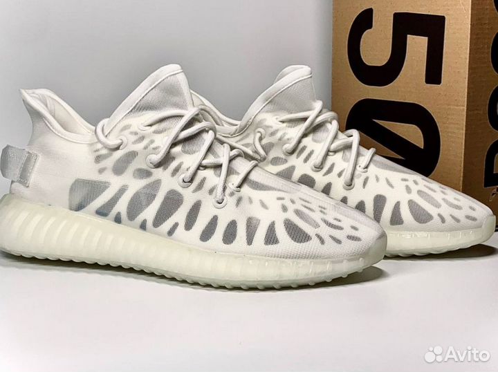 Кроссовки adidas yeezy boost белые