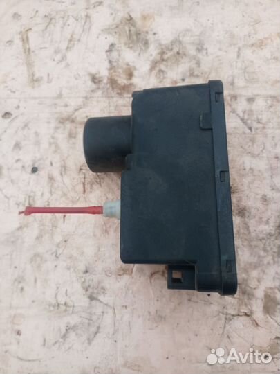 Компрессор центрального замка Volkswagen Passat B3