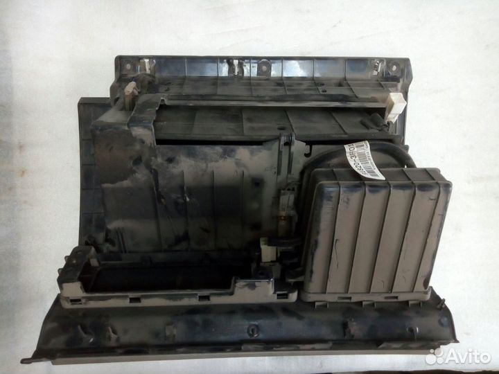 Kia Opirus - бардачок Б/У