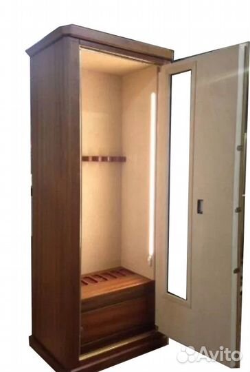 Оружейный сейф с бронестеклом на 8 стволов 