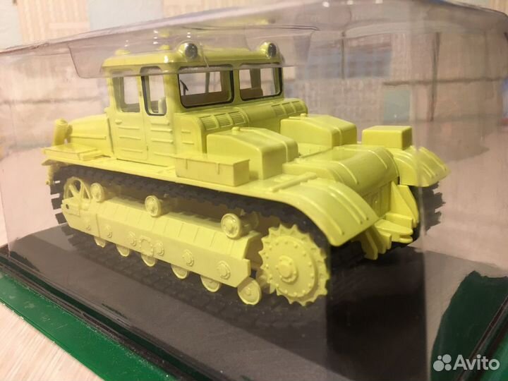 Модель трактора 1:43