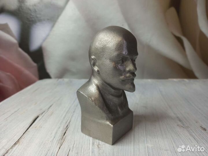 Бюст ленина