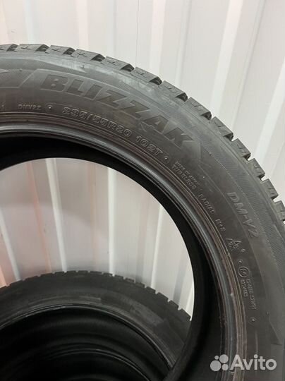 Bridgestone Blizzak DM-V2 235/55 R20 102T