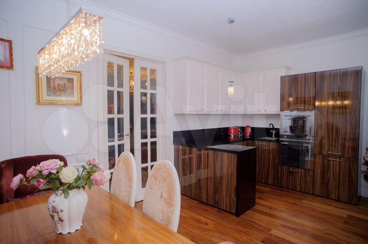 4-к. квартира, 150 м², 7/10 эт.