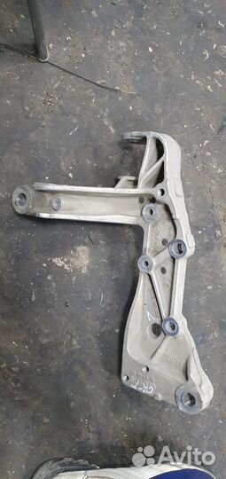 Кронштейн рычага подвески Skoda Octavia A5