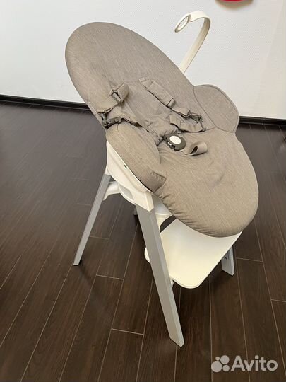 Шезлонг для новорожденного stokke steps