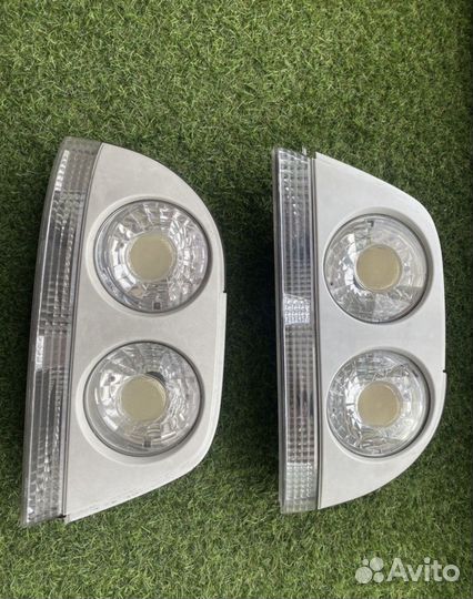 Фонари Nissan Skyline R33 белые