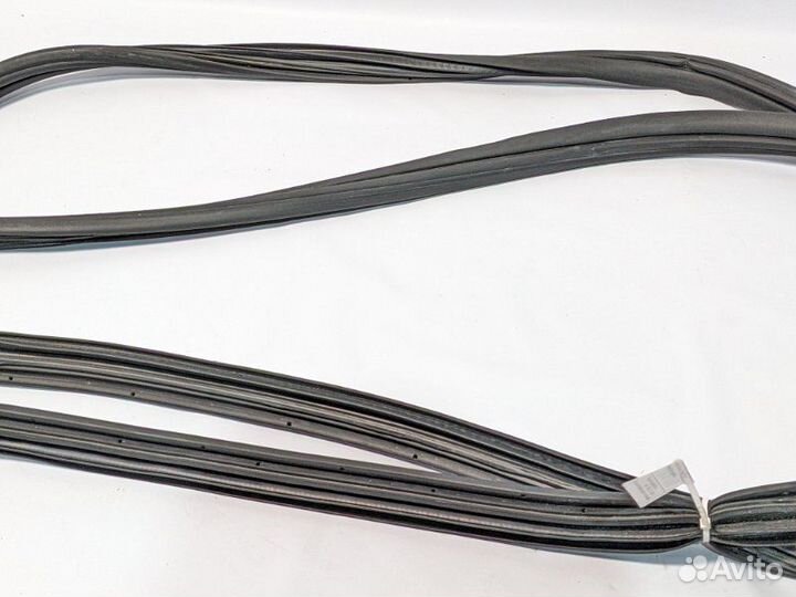 Уплотнитель проема двери задний левый Nissan