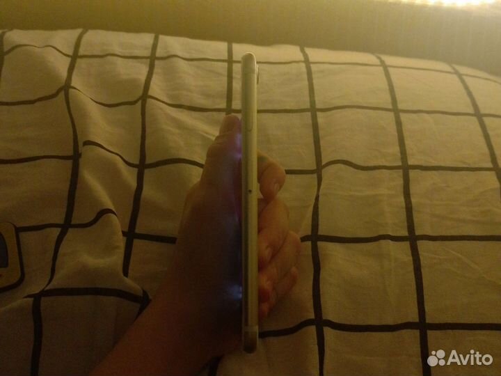 Телефон iPhone 7