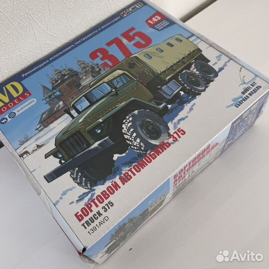 Сборная модель грузовика 375 AVD кит 1:43