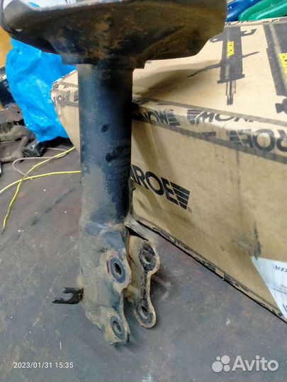 Стойка передняя правая на Ниссан almera н16