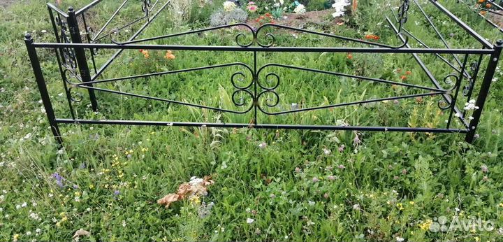 Ограды на кладбище