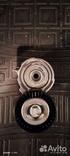 Натяжитель ремня приводного audi