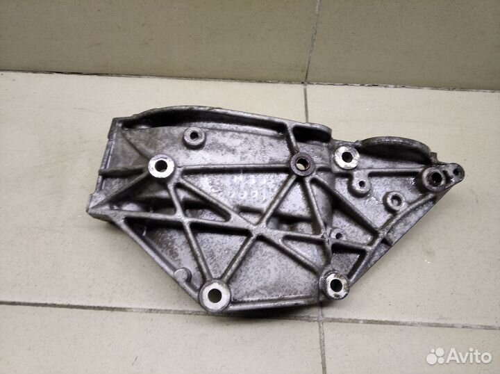 Кронштейн генератора Kuga 2008-2012