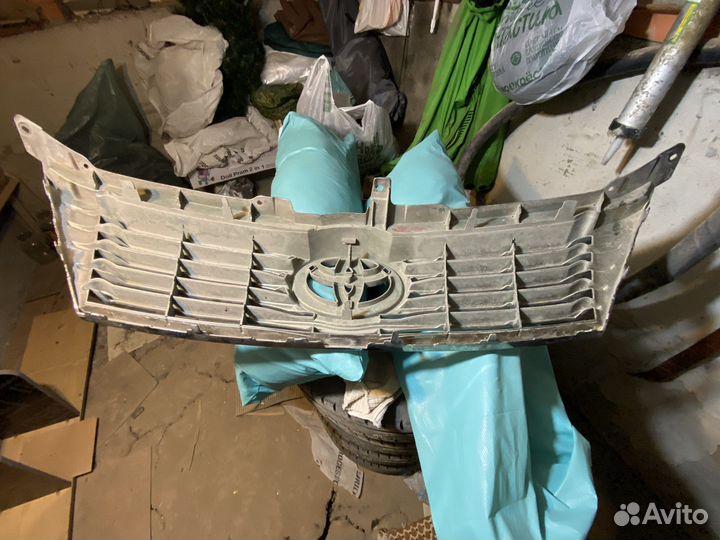 Решетка радиатора Тойота camry