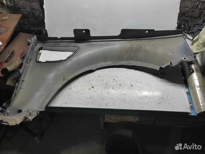 Крыло переднее левое Land Rover Range Rover Sport 1