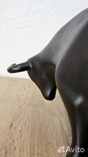 Фигура испанского быка фарфор