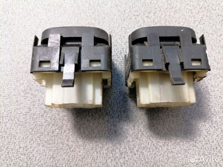 Кнопка стеклоподъемника Volkswagen Passat B4